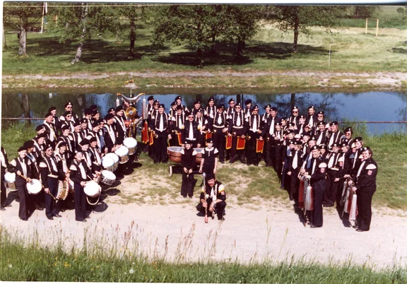 Gruppenbild 80er.jpg