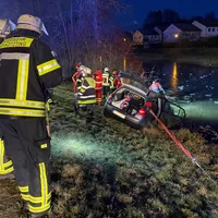 20201205_pkw_im_wasser-3.jpg